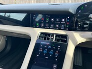 Porsche Taycan BASE 12