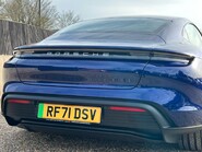 Porsche Taycan BASE 17