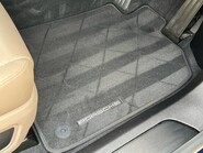 Porsche Taycan BASE 18