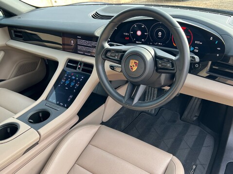 Porsche Taycan BASE 20