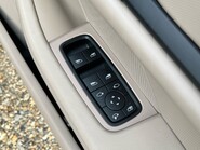 Porsche Taycan BASE 33