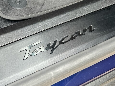 Porsche Taycan BASE 38
