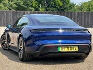 Porsche Taycan BASE 2