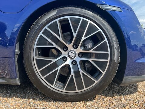 Porsche Taycan BASE 4