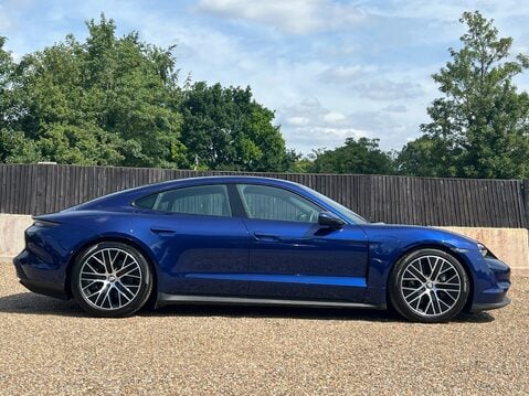 Porsche Taycan BASE 5