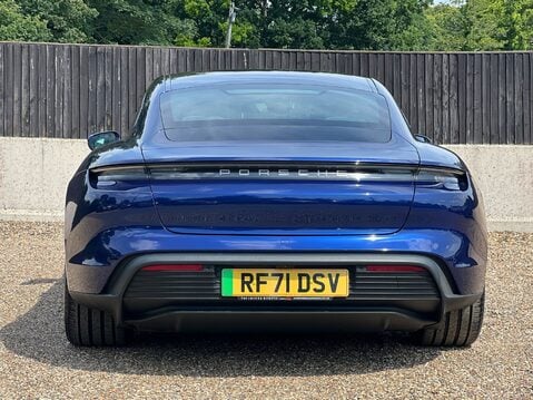 Porsche Taycan BASE 8