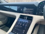 Porsche Taycan BASE 12