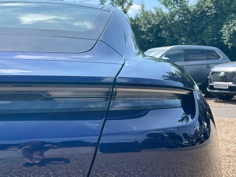 Porsche Taycan BASE 15