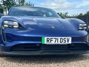 Porsche Taycan BASE 16