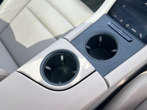 Porsche Taycan BASE 31