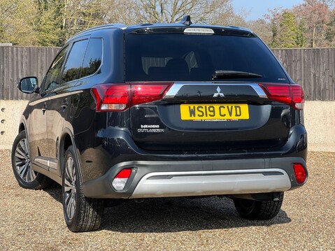 Mitsubishi Outlander EXCEED 2