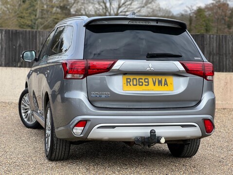 Mitsubishi Outlander PHEV DESIGN 2