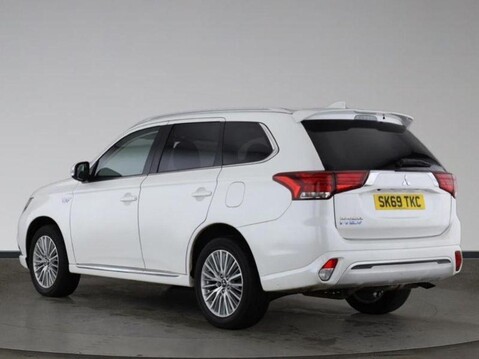 Mitsubishi Outlander PHEV DESIGN 2