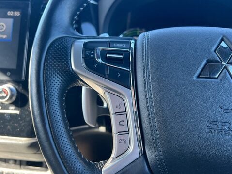 Mitsubishi Outlander PHEV DYNAMIC SAFETY 28