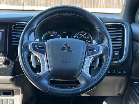 Mitsubishi Outlander PHEV DYNAMIC SAFETY 34
