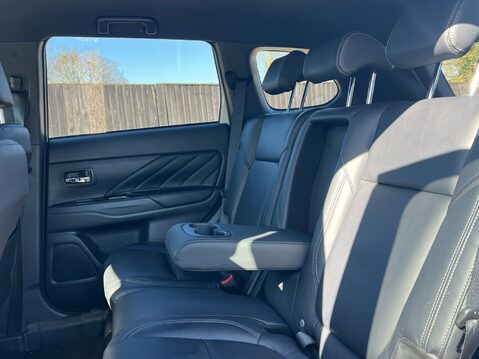 Mitsubishi Outlander PHEV DYNAMIC SAFETY 36