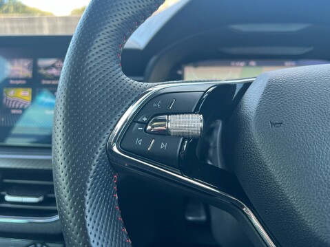Skoda Kamiq MONTE CARLO TSI DSG 27