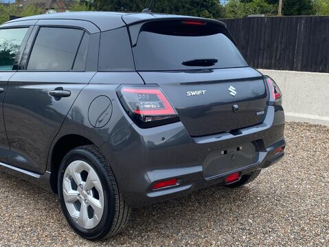 Suzuki Swift 1.2 MHEV Motion CVT Euro 6 (s/s) 5dr 3