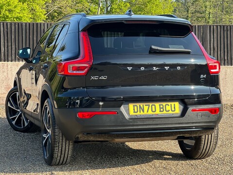 Volvo XC40 B4 R-DESIGN PRO MHEV 2