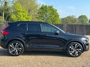 Volvo XC40 B4 R-DESIGN PRO MHEV 5