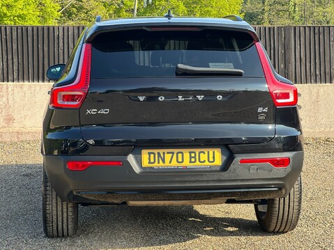Volvo XC40 B4 R-DESIGN PRO MHEV 8