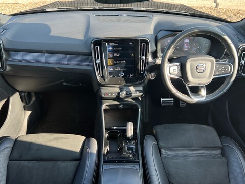 Volvo XC40 B4 R-DESIGN PRO MHEV 10