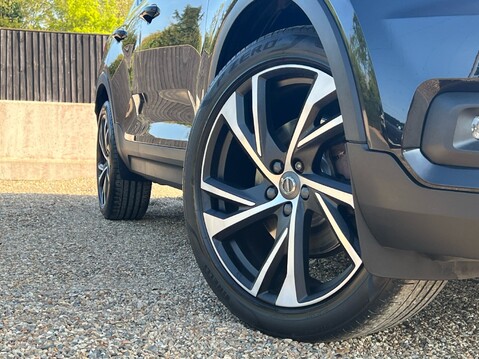 Volvo XC40 B4 R-DESIGN PRO MHEV 13