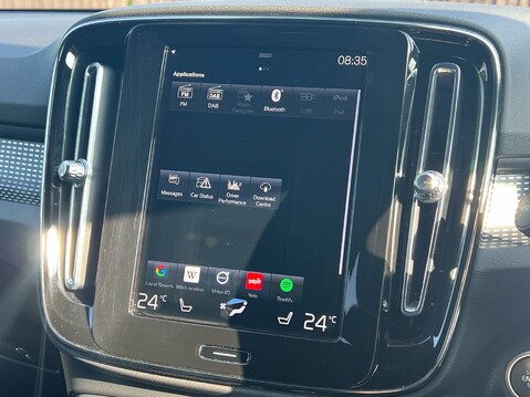 Volvo XC40 B4 R-DESIGN PRO MHEV 19