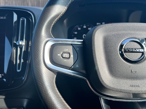 Volvo XC40 B4 R-DESIGN PRO MHEV 27