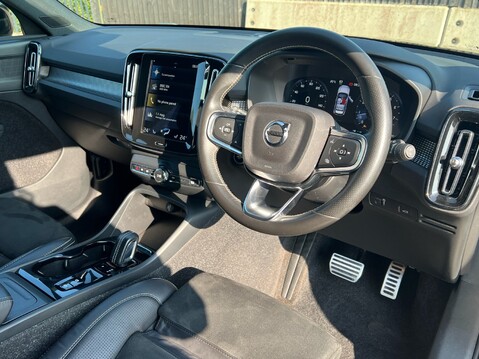 Volvo XC40 B4 R-DESIGN PRO MHEV 31
