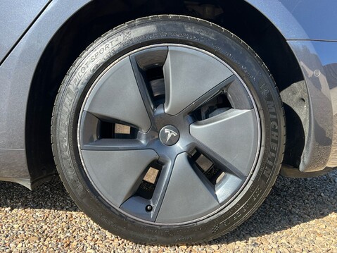 Tesla Model 3 STANDARD RANGE PLUS 4