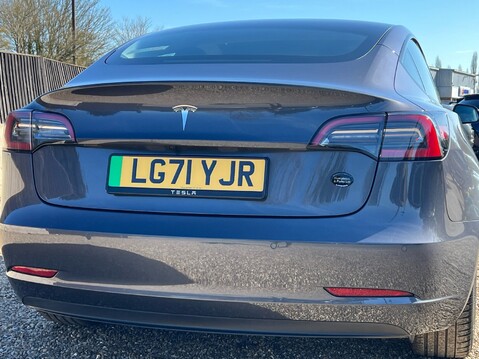 Tesla Model 3 STANDARD RANGE PLUS 17