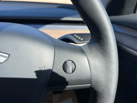 Tesla Model 3 STANDARD RANGE PLUS 25