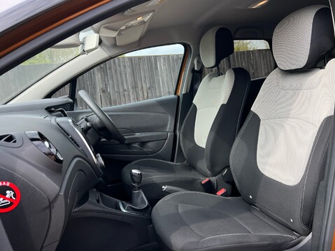 Renault Captur ICONIC TCE 3
