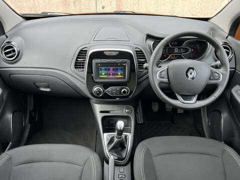 Renault Captur ICONIC TCE 10