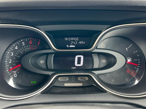 Renault Captur ICONIC TCE 11