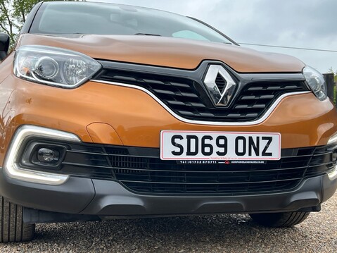Renault Captur ICONIC TCE 16