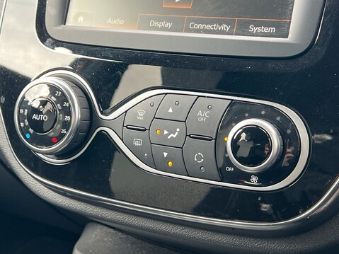 Renault Captur ICONIC TCE 26