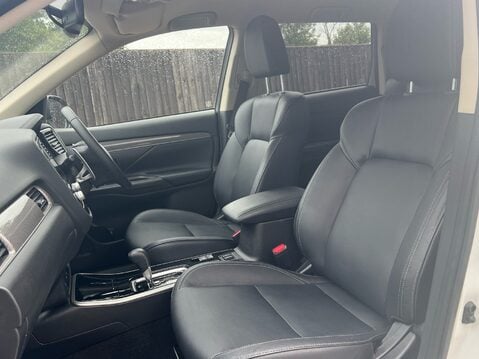 Mitsubishi Outlander EXCEED 3