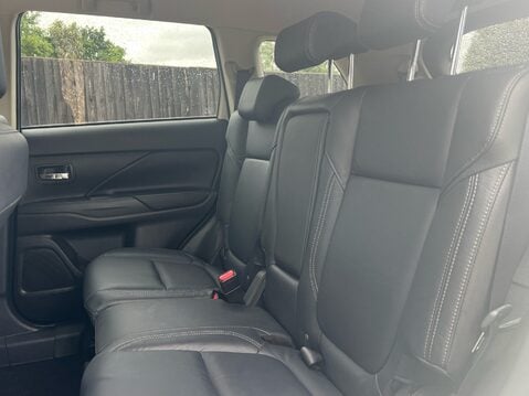 Mitsubishi Outlander EXCEED 9