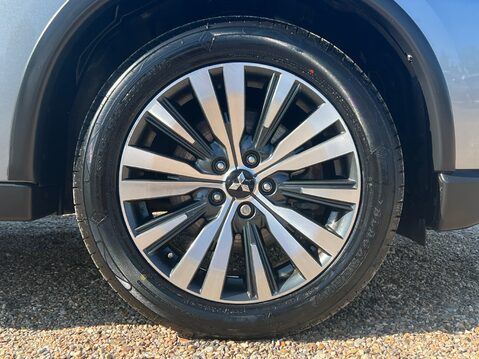 Mitsubishi Outlander DESIGN 4
