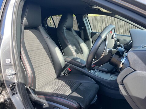 Mercedes-Benz GLA GLA 180 AMG LINE EDITION 3