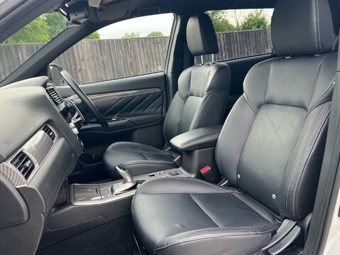 Mitsubishi Outlander PHEV DYNAMIC SAFETY 3