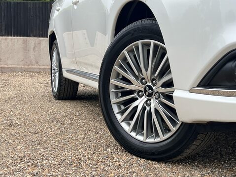 Mitsubishi Outlander PHEV DYNAMIC SAFETY 13