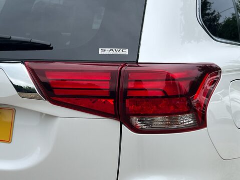 Mitsubishi Outlander PHEV DYNAMIC SAFETY 15