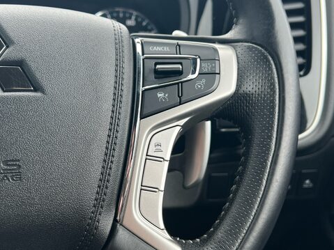 Mitsubishi Outlander PHEV DYNAMIC SAFETY 28
