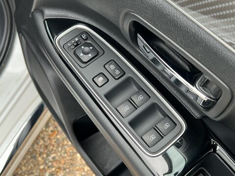 Mitsubishi Outlander PHEV DYNAMIC SAFETY 31