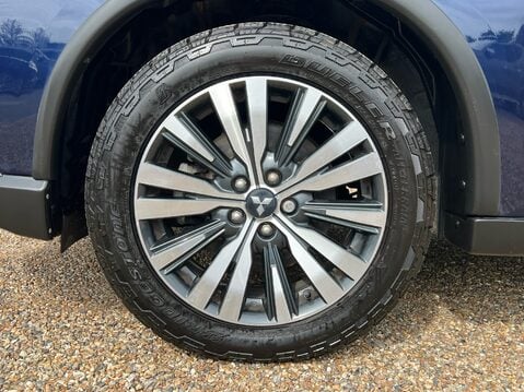 Mitsubishi Outlander EXCEED 4