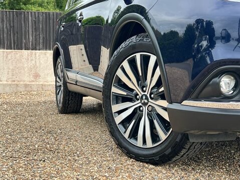 Mitsubishi Outlander EXCEED 13