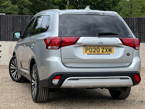 Mitsubishi Outlander EXCEED 2